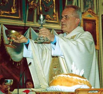 Don Gabriele celebra una funzione 2012