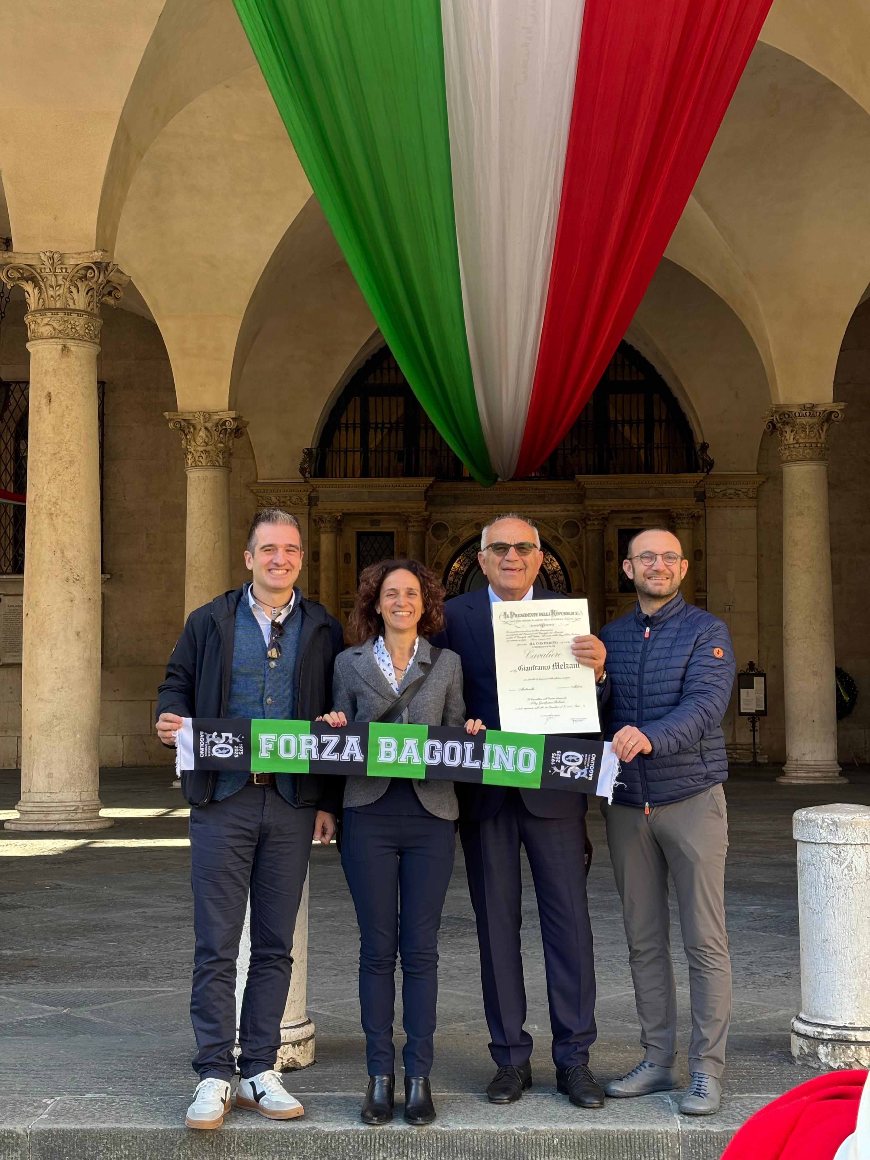 Gianfranco Melzani con i rappresentanti della Società Sportiva Bagolino