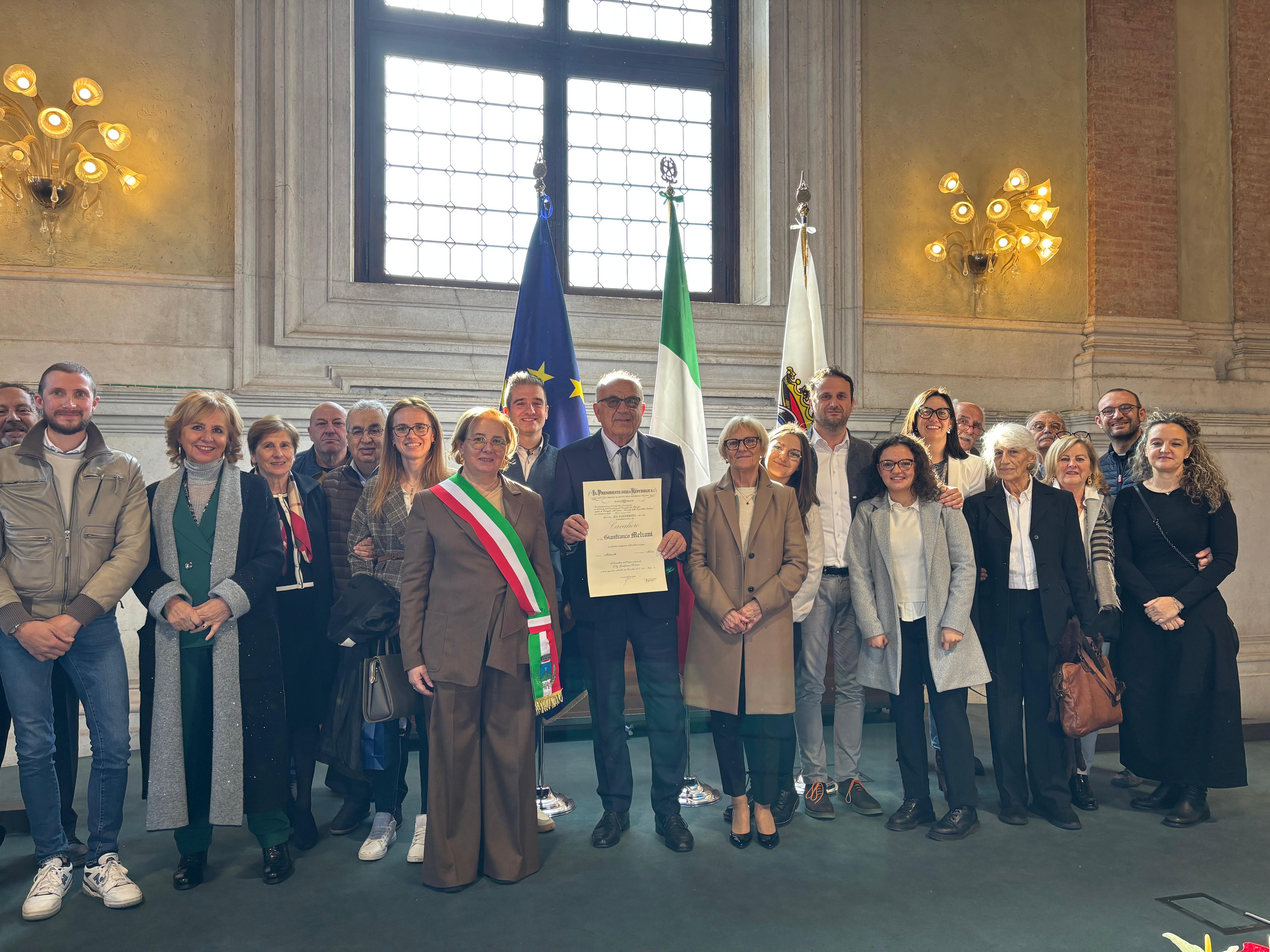 Gianfranco Melzani con la delegazione di Bagolino in Palazzo Loggia